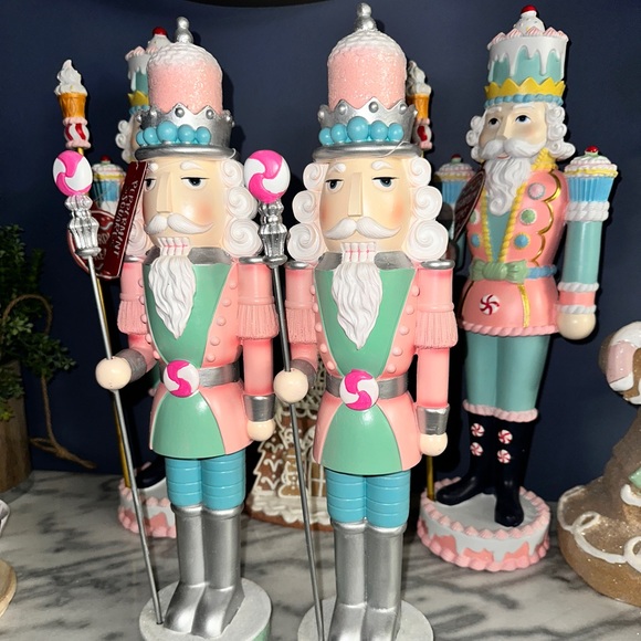 Holiday Candy land nutcrackers set of 2 - Picture 3 of 5